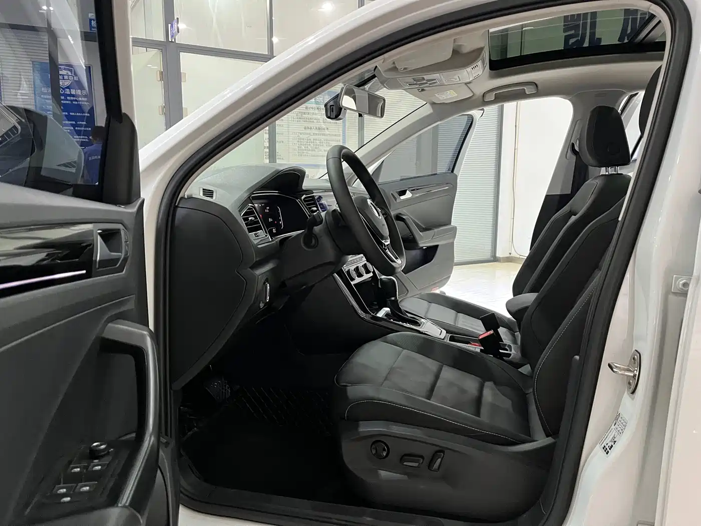Volkswagen T-ROC 2022 280TSI DSG 2WD Comfort PLUS фото 8