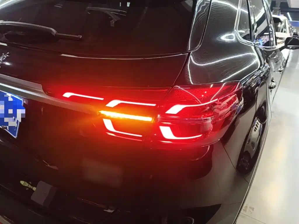 Hongqi HS5 2022 Facelift 2.0T Smart Flag Enjoyment Edition фото 8