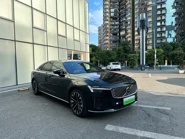 Volvo S90 Plug-in Hybrid 2026 Plug-in Hybrid AWD Long Range Elegance Luxury — фото 3