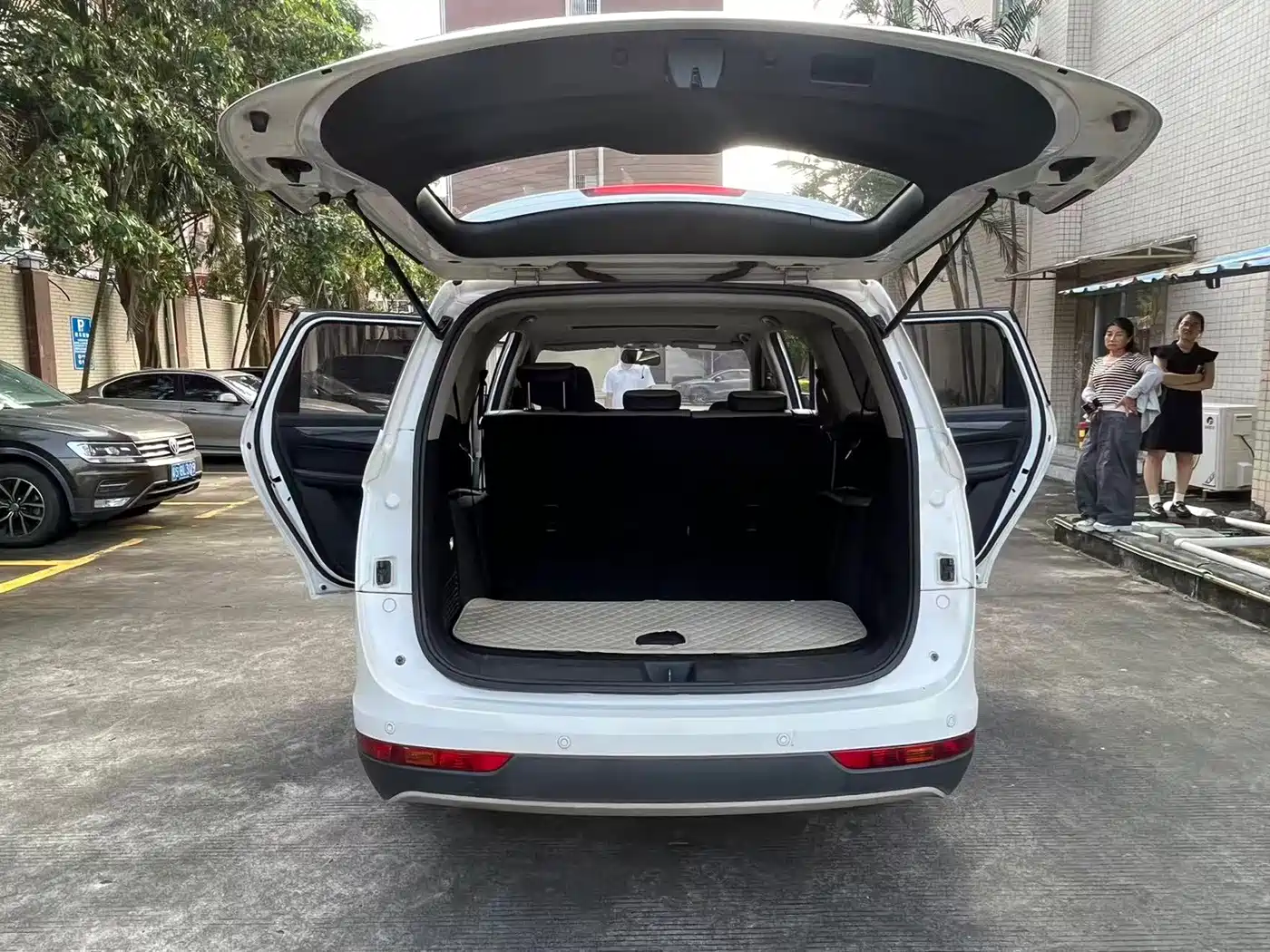 Baojun 730 2019 2019 1.5T CVT Flagship 7-Seater China V