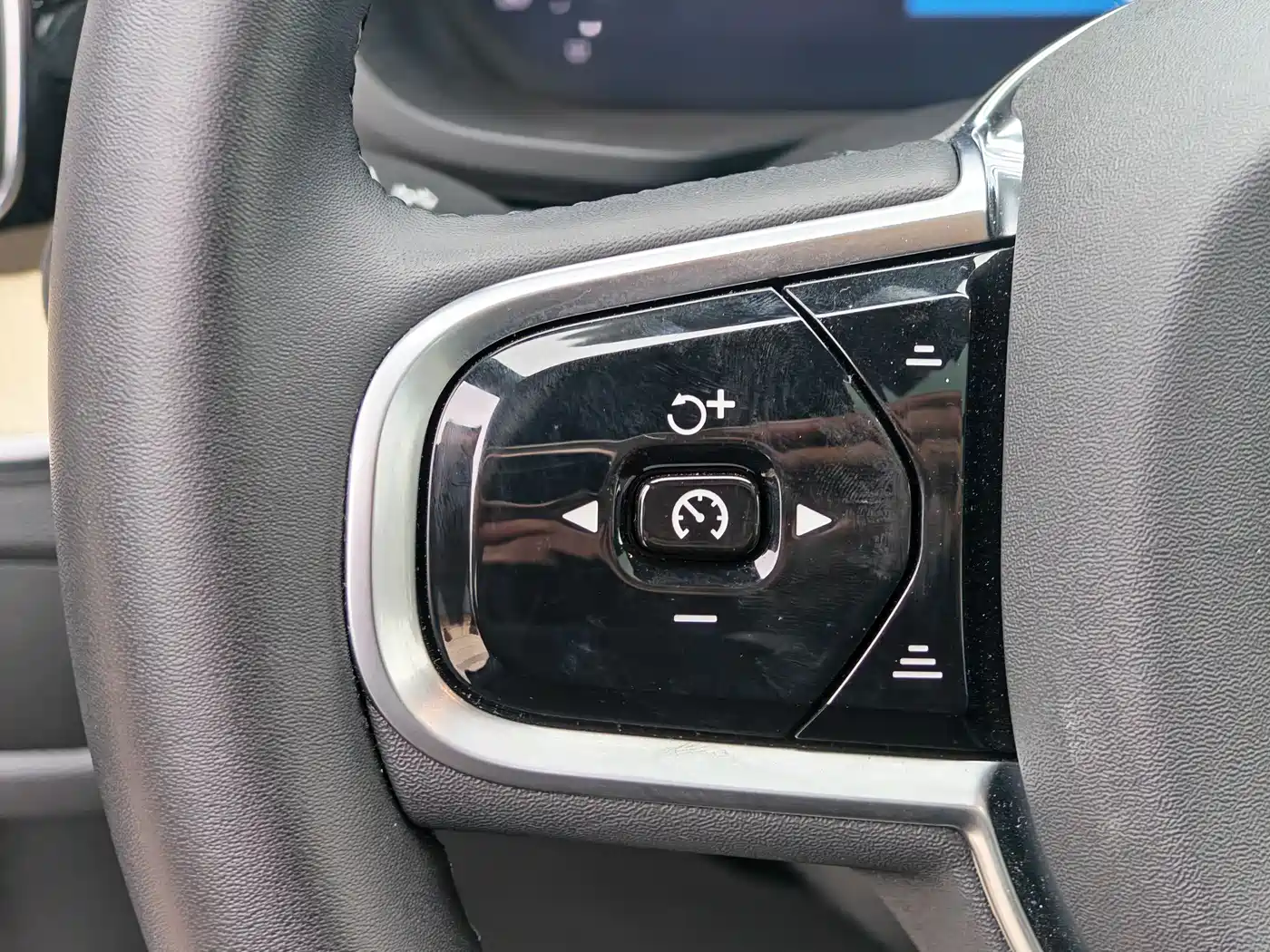 Volvo XC60 2026 B5 AWD Zhiyuan Sport Edition фото 20