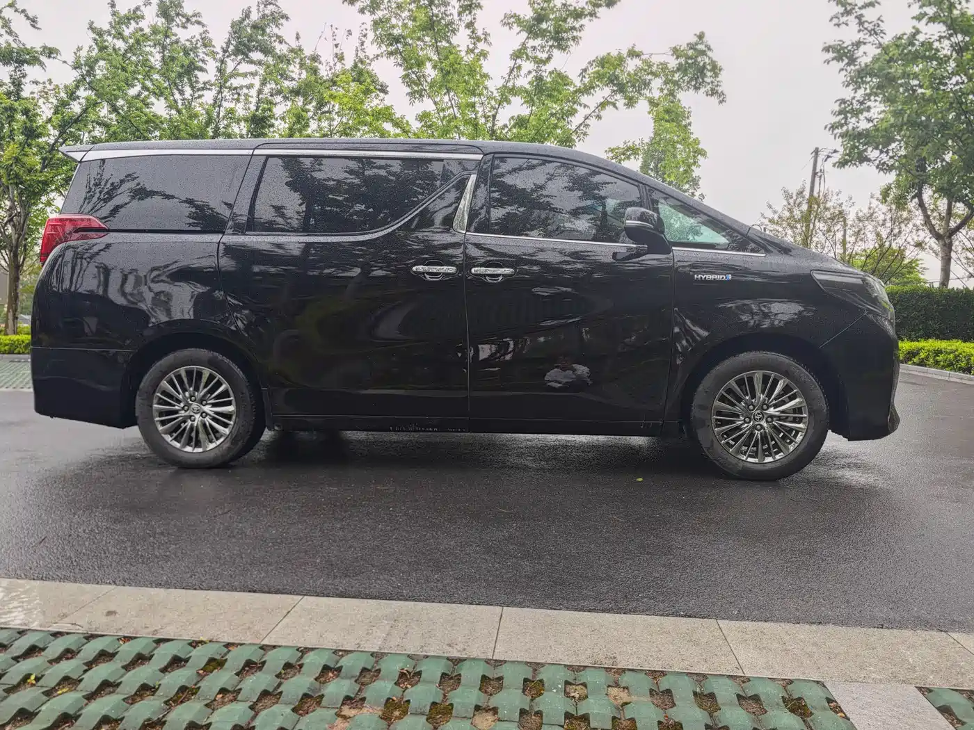 Toyota Alphard 2021 Hybrid 2.5L Premium фото 4
