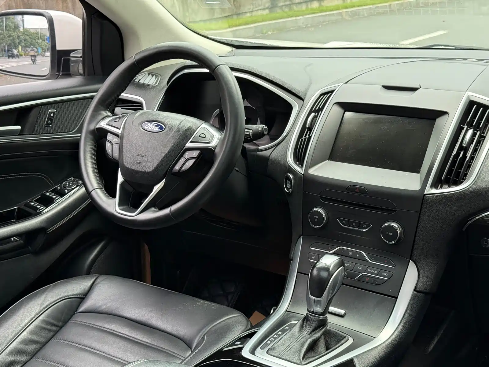 Фото 26 - Ford Edge