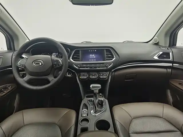 GAC Trumpchi Trumpchi GS4 2017 235T Automatic 2WD Luxury Smart Connected Edition — фото 5