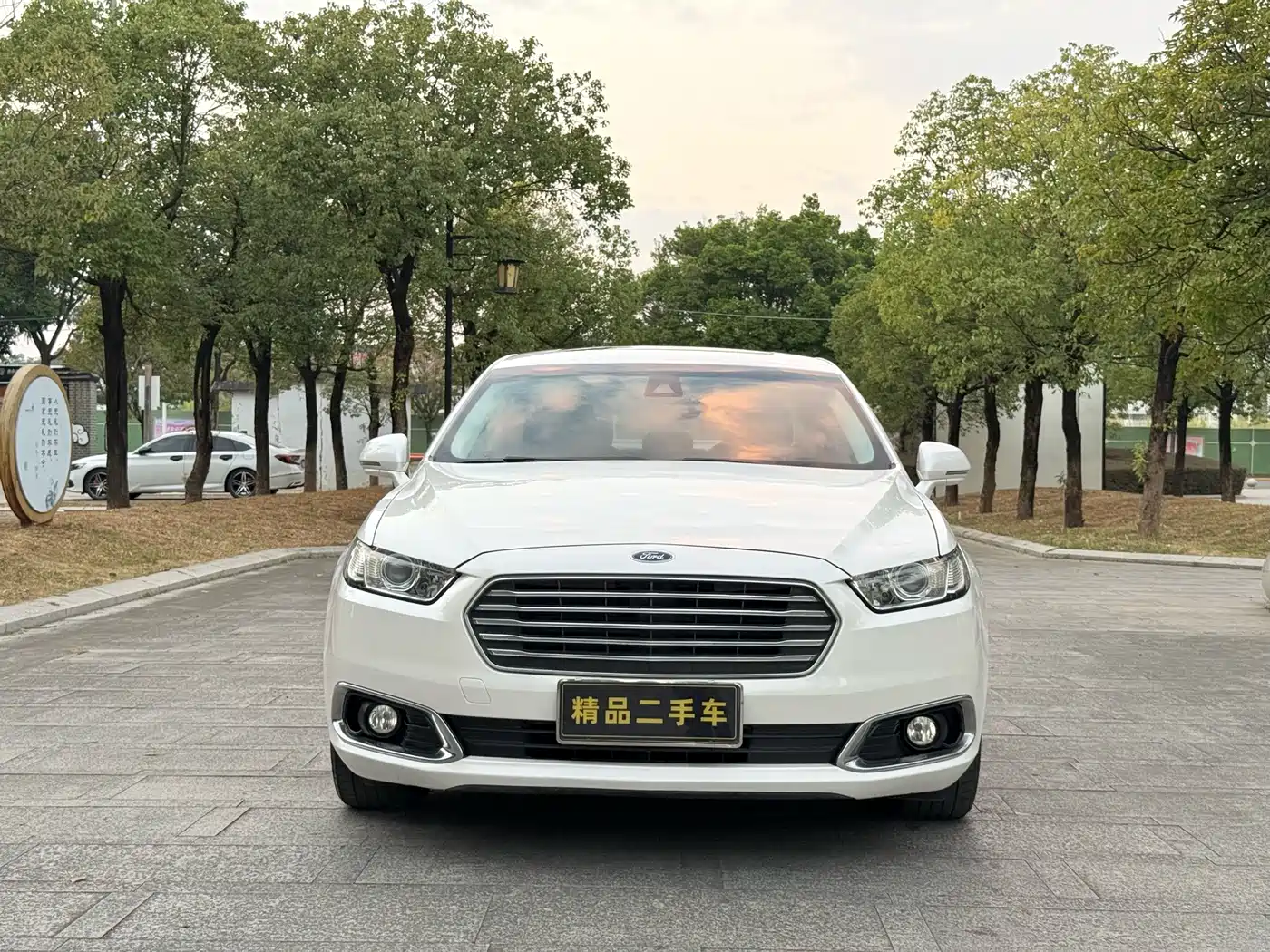 Фото 2 - Ford Taurus