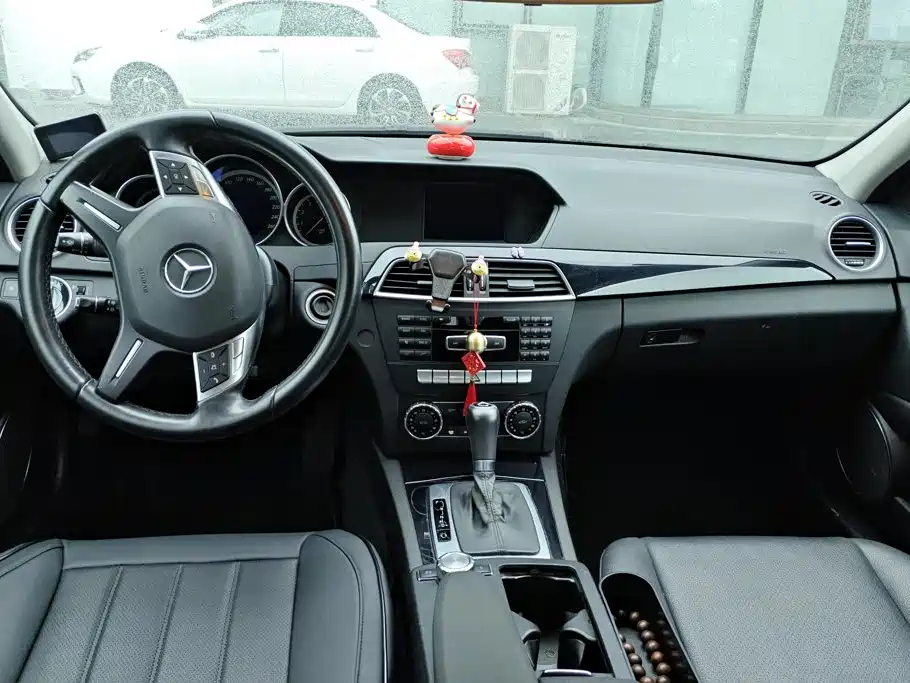 Фото 12 - Mercedes-Benz C-Class