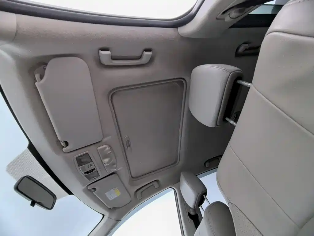 Mitsubishi Outlander (Import) 2012 2012 Outlander 2.4 Fashion Navigation Edition