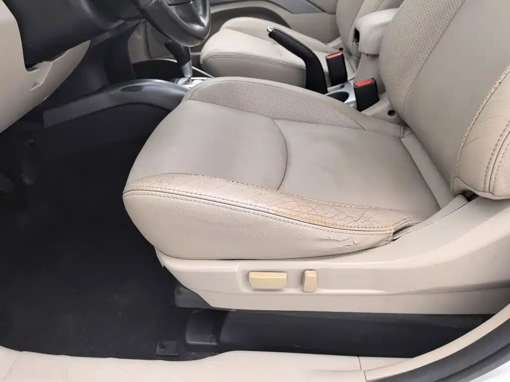 Mitsubishi Outlander (Import) 2012 2012 Outlander 2.4 Fashion Navigation Edition