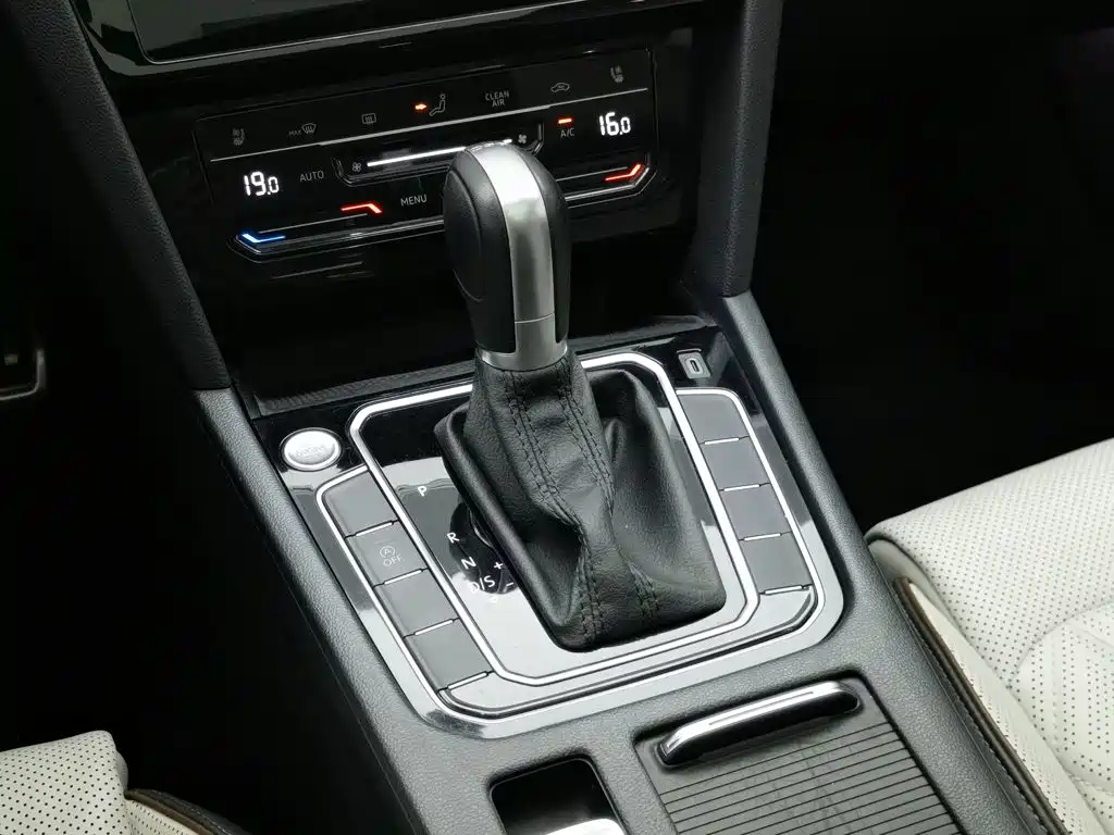 Photo 13 - Volkswagen Magotan