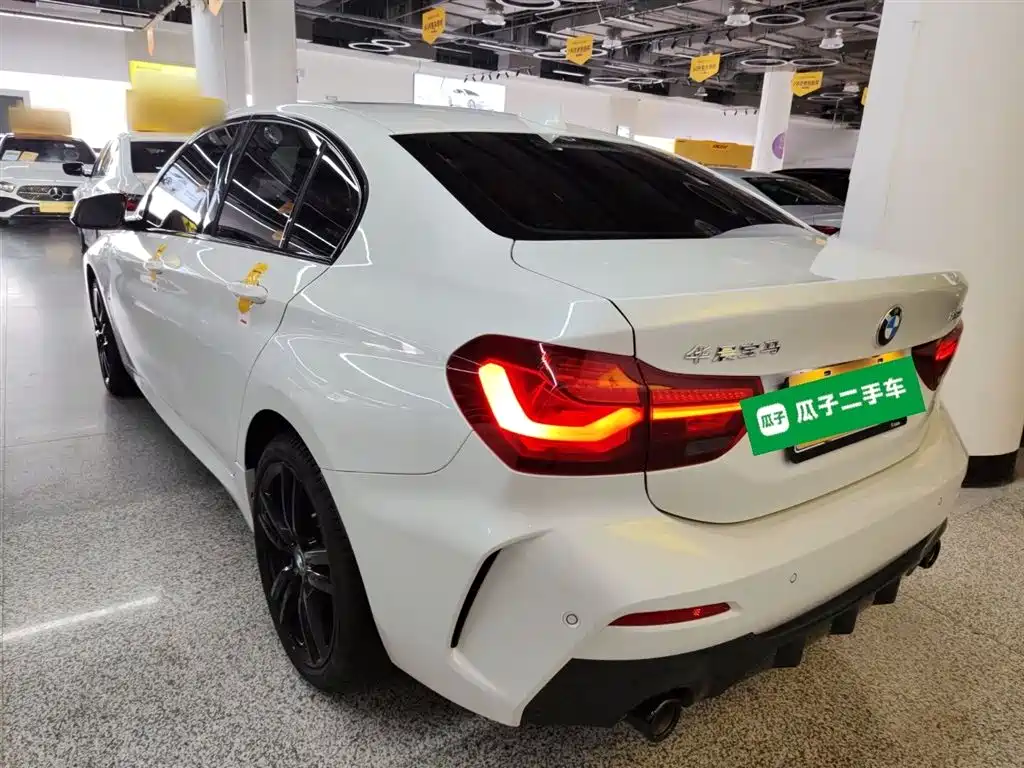 BMW 1 Series 2023 125i M Sport Shadow Edition фото 5