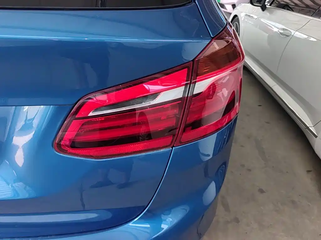 Фото 8 - BMW 2 Series Touring