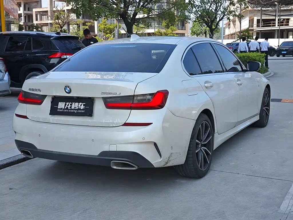 Photo 9 - BMW 3 Series