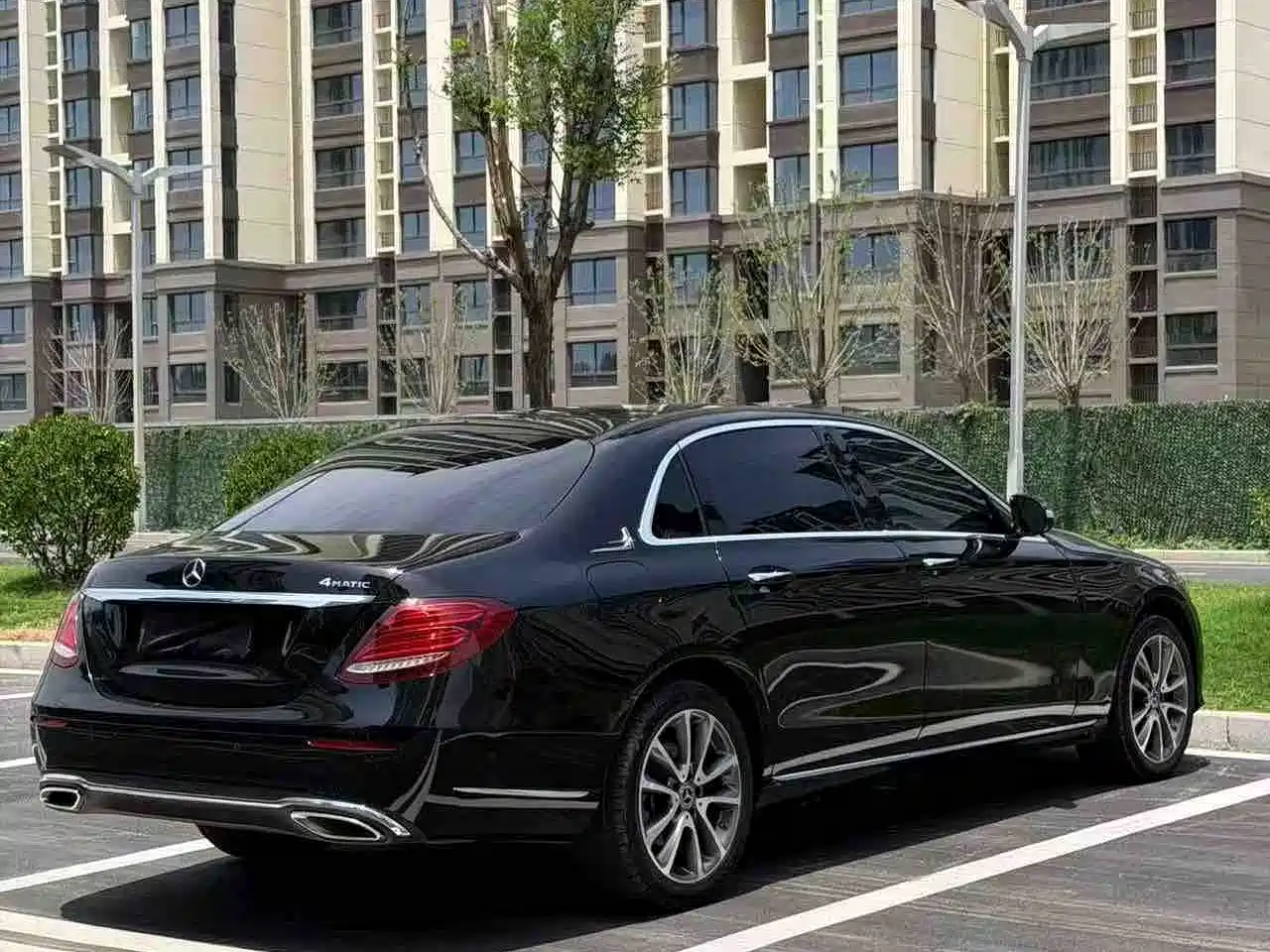 صورة 9 - Mercedes-Benz E-Class