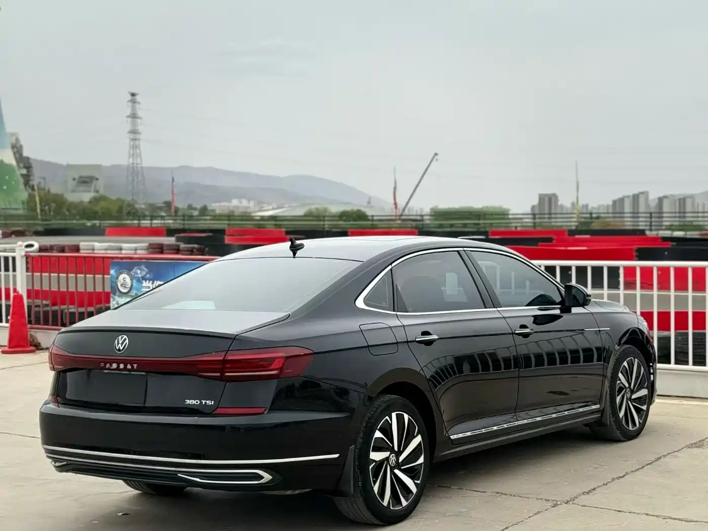 Volkswagen Passat 2022 380TSI Flagship Edition фото 4