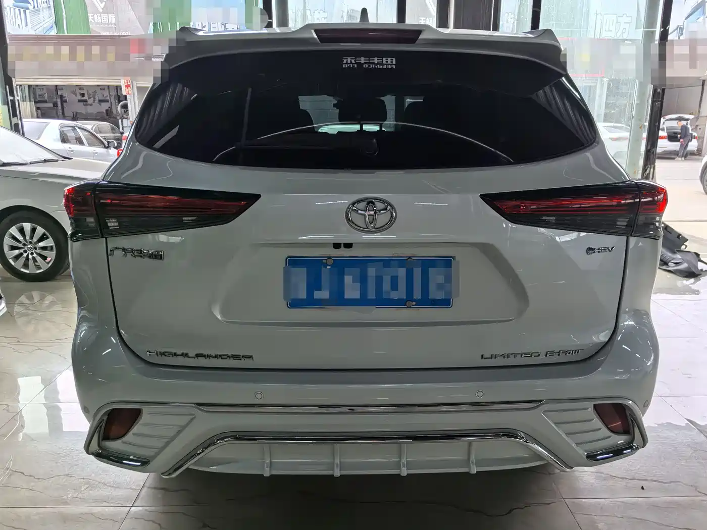 Toyota Highlander 2024 2.5L Smart Hybrid 4WD Premium 7-seater фото 5