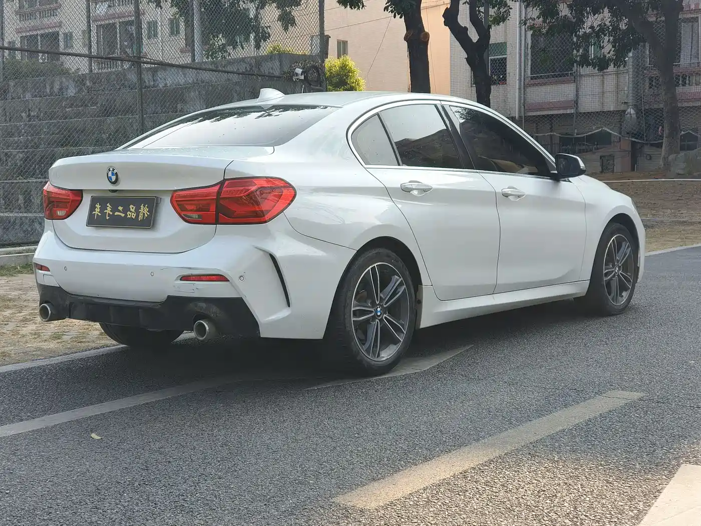 BMW 1 SERIES