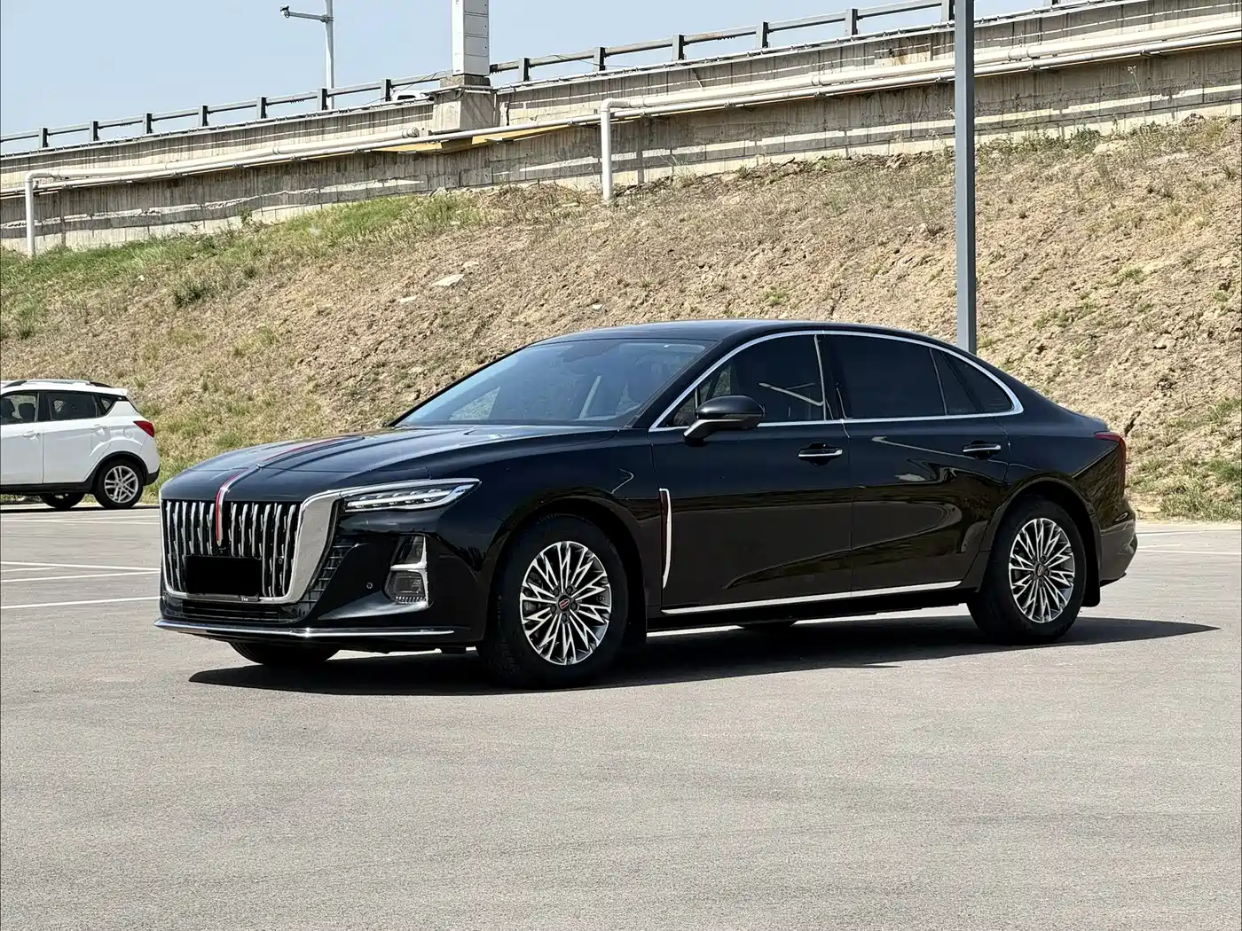 Фото 1 - Hongqi H5