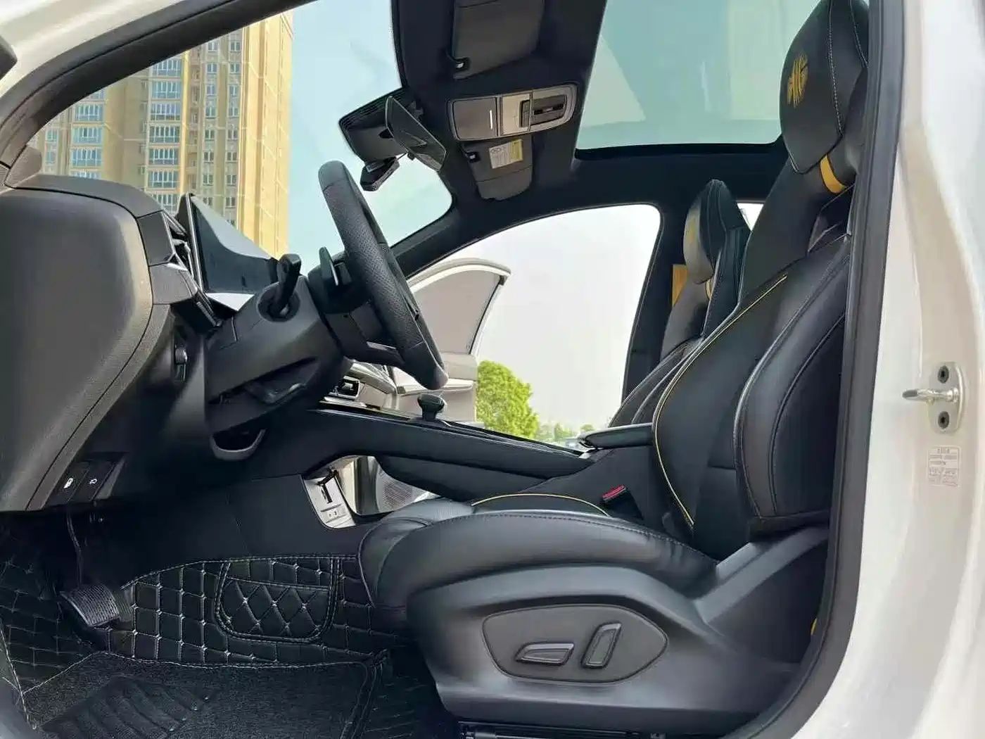 MG MG5 SCORPIO