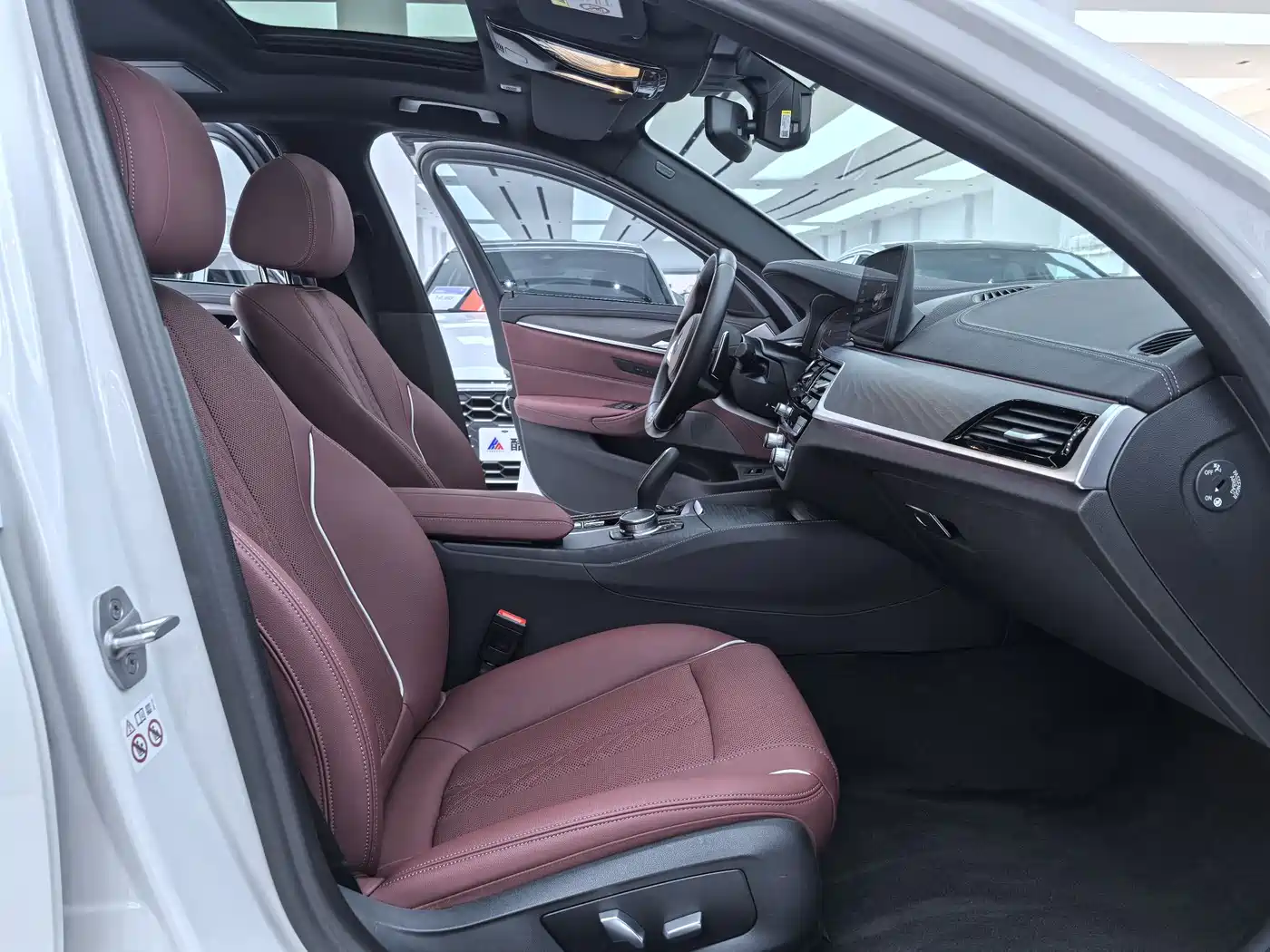 BMW 5 Series 2023 Facelift 530Li Leading M Sport Package фото 10
