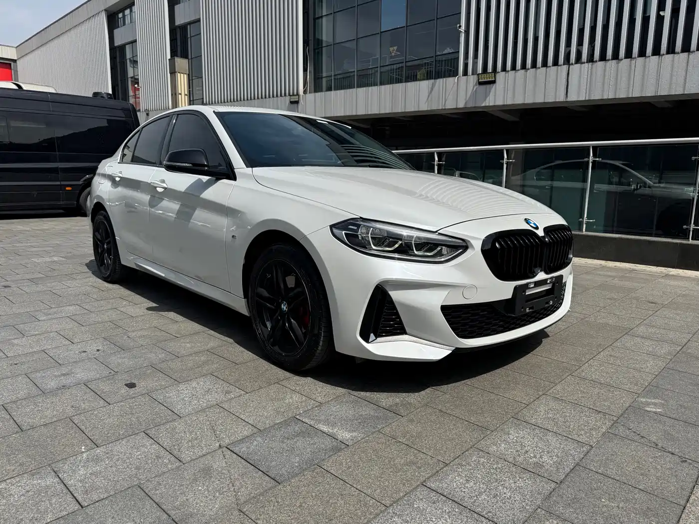 BMW 1 Series 2023 120i M Sport Shadow Edition фото 3