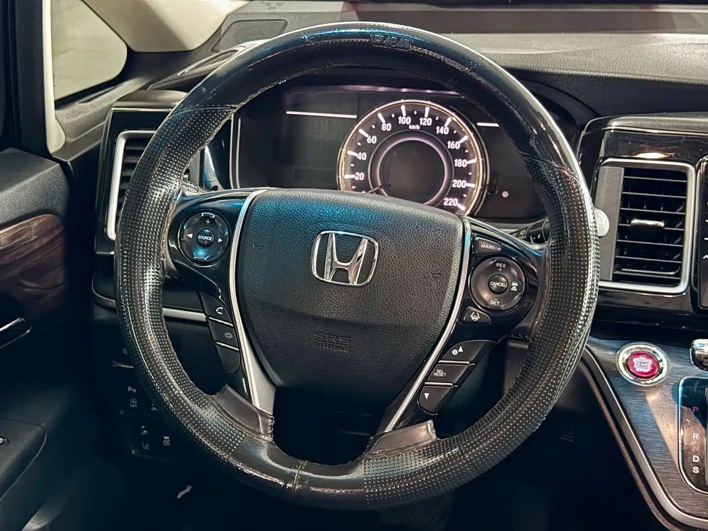 Фото 8 - Honda Elysion