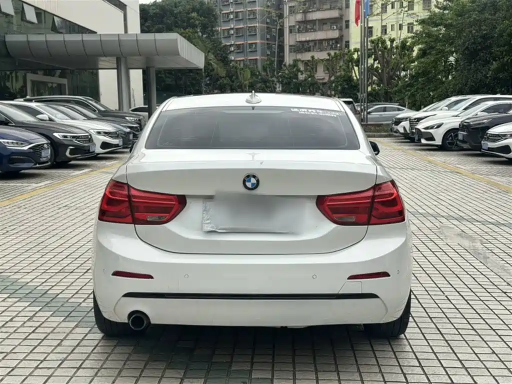 BMW 1 Series 2017 118i Sport фото 25