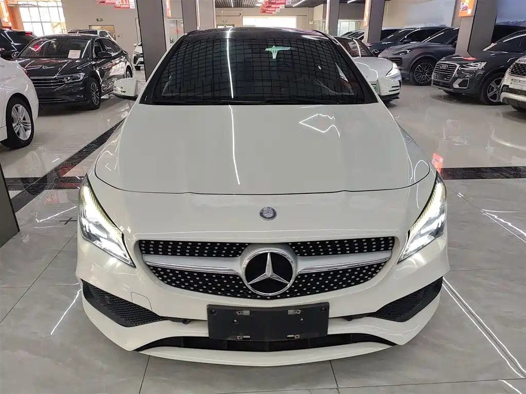 Mercedes-Benz CLA (Import) 2017 CLA 200 Fashion фото 3