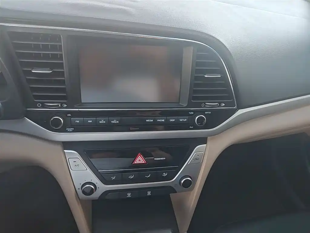 Hyundai Elantra 2016 Model 1.6L Automatic Smart Elite фото 9