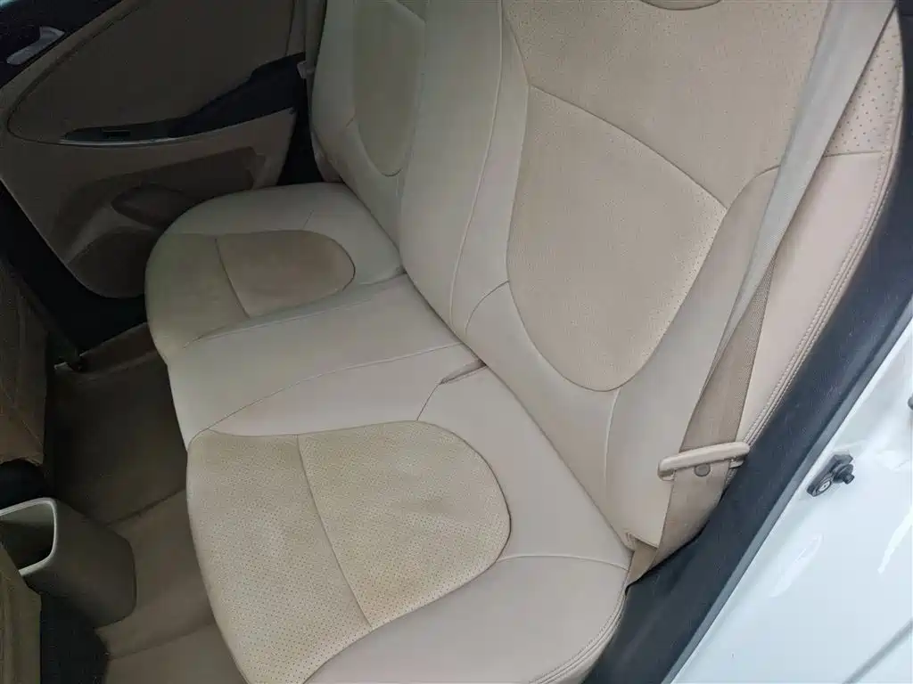 Hyundai Verna 2014 1.4L Manual Smart GLS фото 17