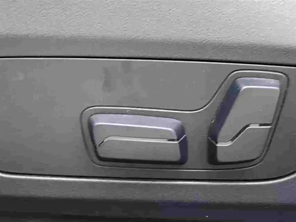 BMW 2 Series 2025 225L M Sport Package фото 10