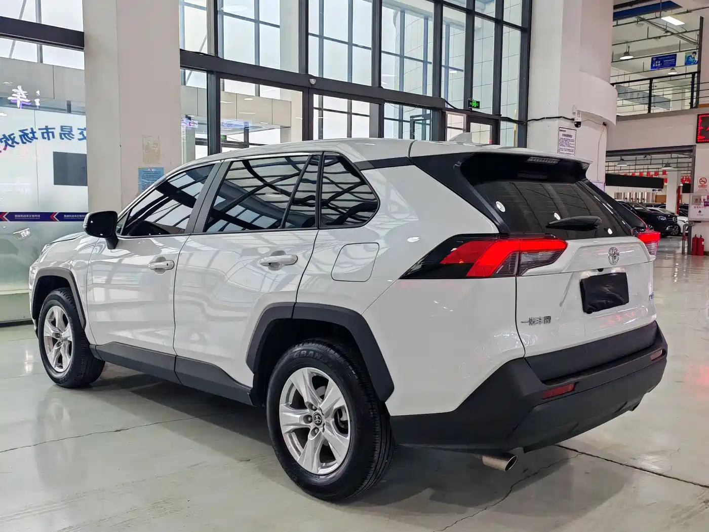 Toyota RAV4 Rongfang 2024 2.0L CVT FWD Urban Edition фото 21