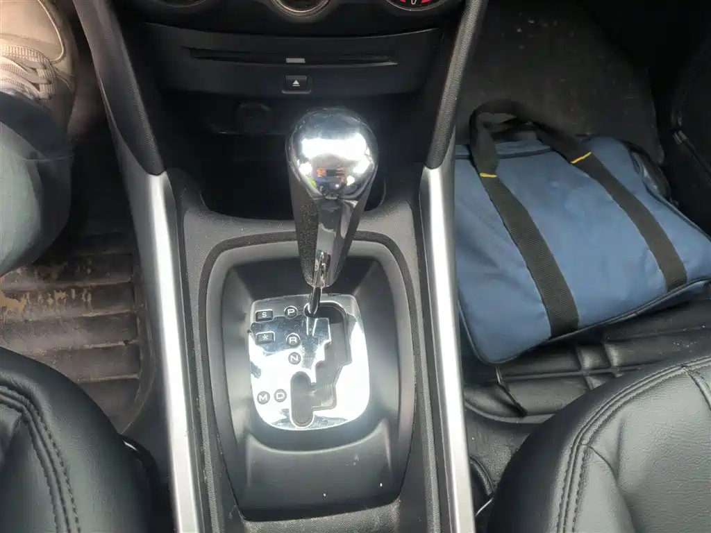 Peugeot 2008 2014 1.6L Automatic Trend Edition фото 14
