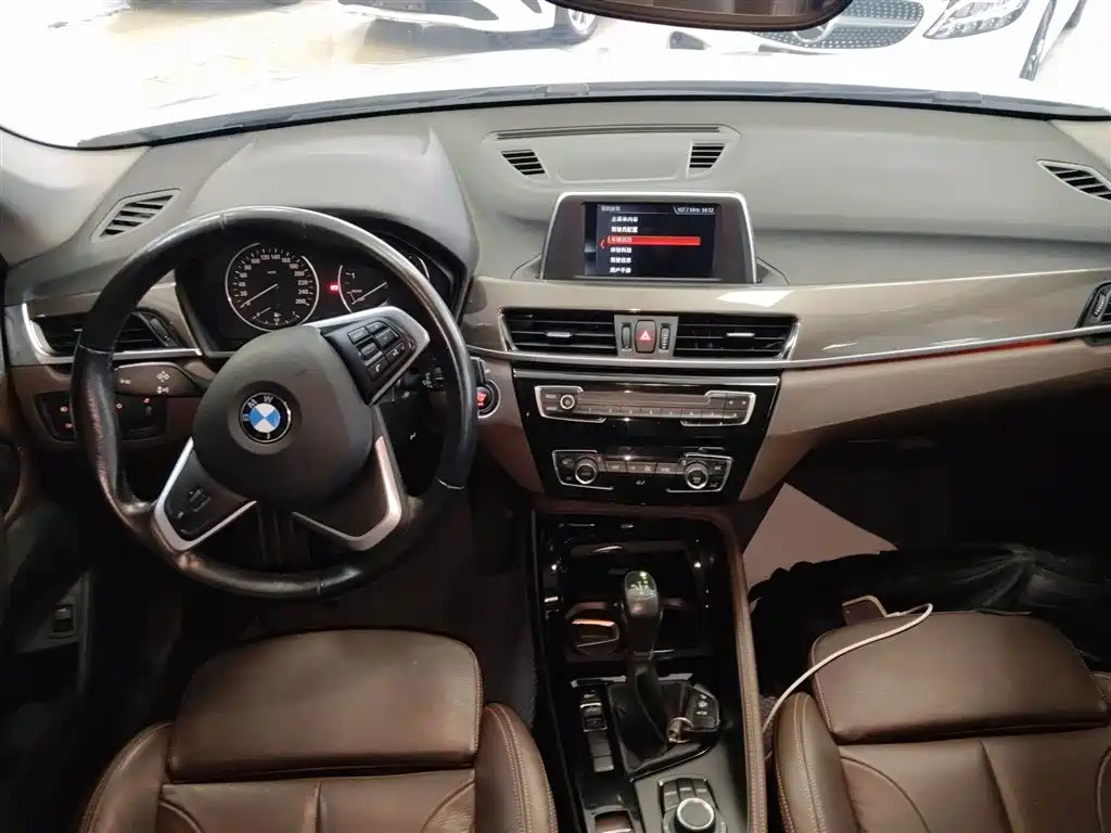 BMW X1 2018 sDrive18Li Premium Model фото 6