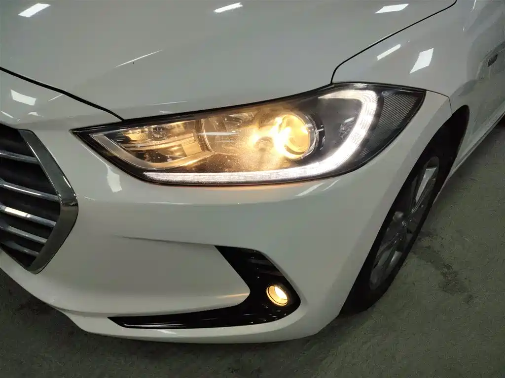 Hyundai Elantra 2016 1.4T DCT Dynamic·Vitality фото 18