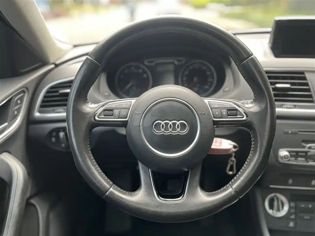 Audi Q3 2015 35 TFSI Millionth Anniversary Intelligent Leader фото 12