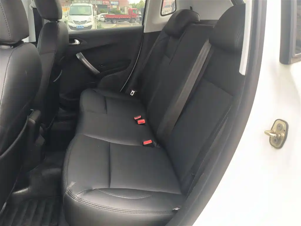 Peugeot 2008 2014 1.6L Automatic Trend Edition фото 17