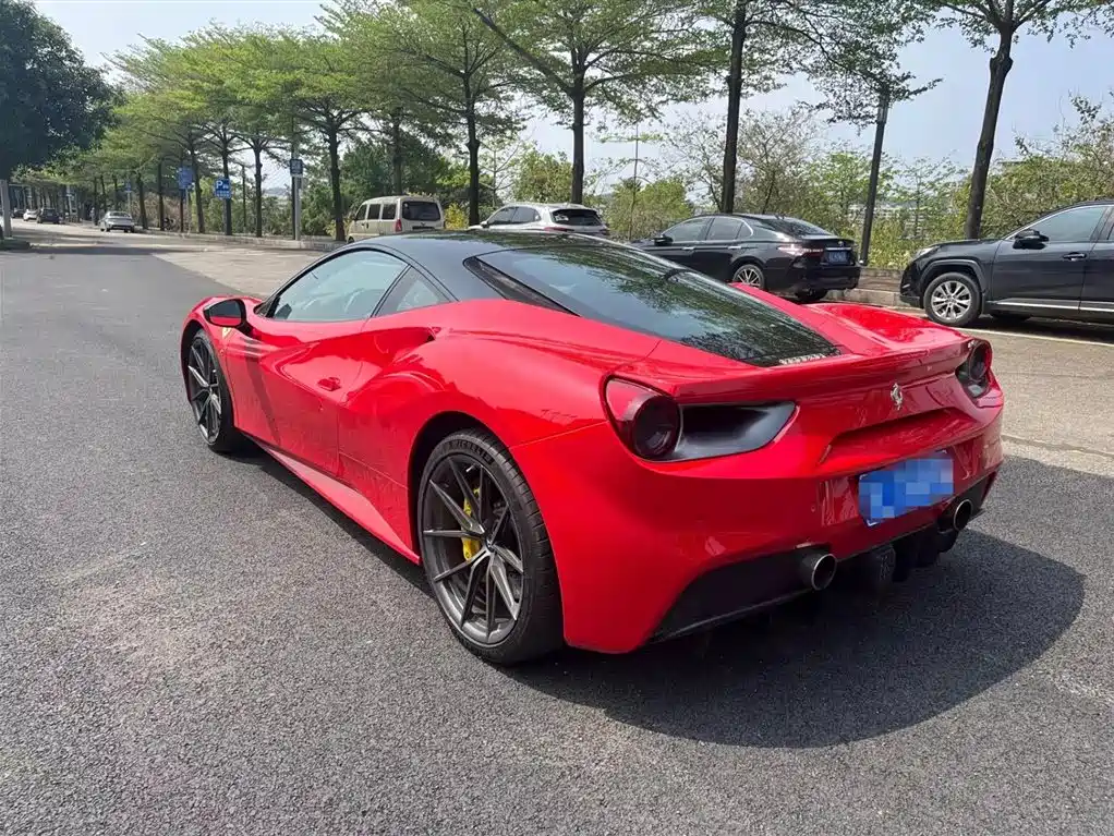 FERRARI 488