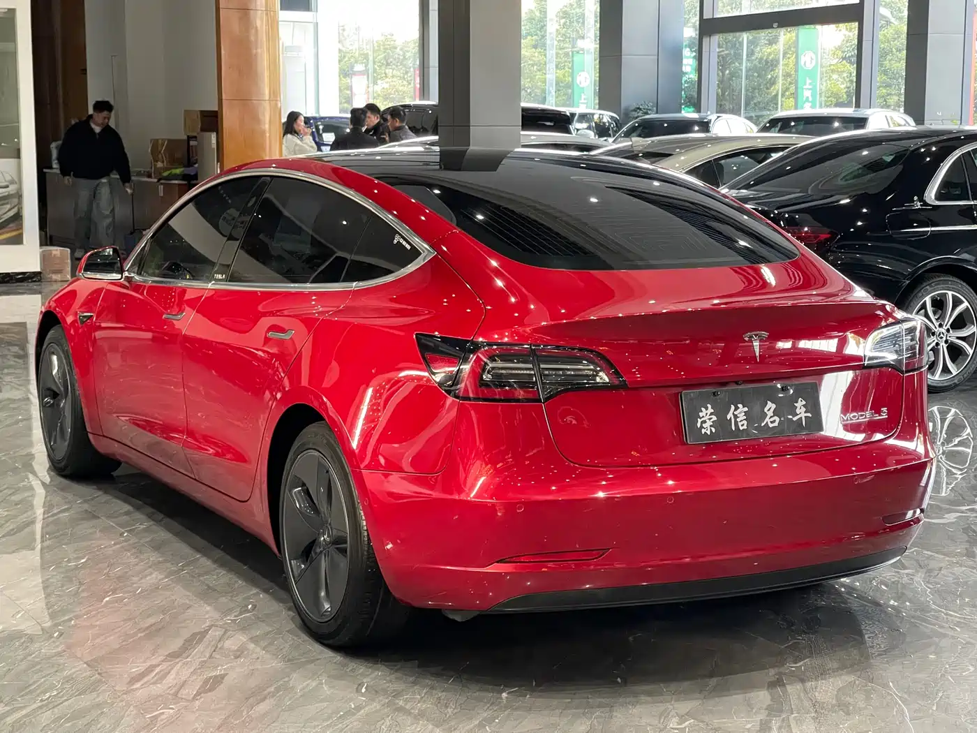 TESLA MODEL 3