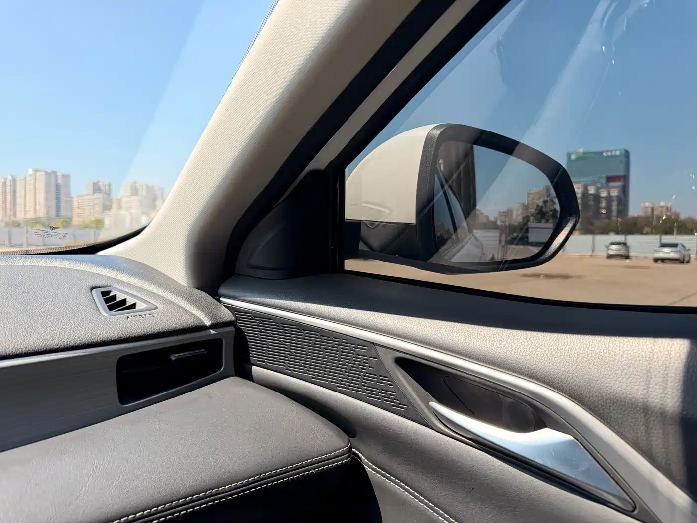 NEZHA AUTOMOBILE NEZHA U