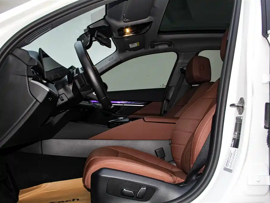 BMW 5 Series 2024 530Li Leading M Sport Package фото 22