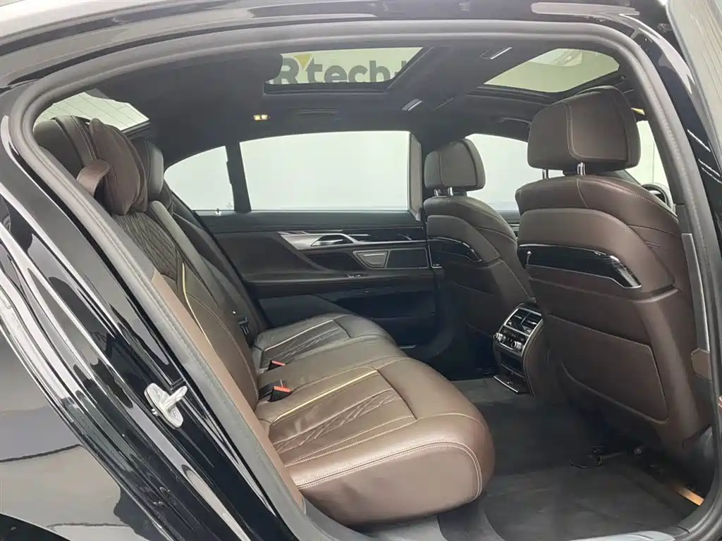 BMW 7 Series 2021 Model 730Li M Sport Package фото 22