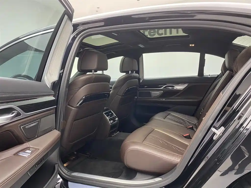 BMW 7 Series 2021 Model 730Li M Sport Package фото 19
