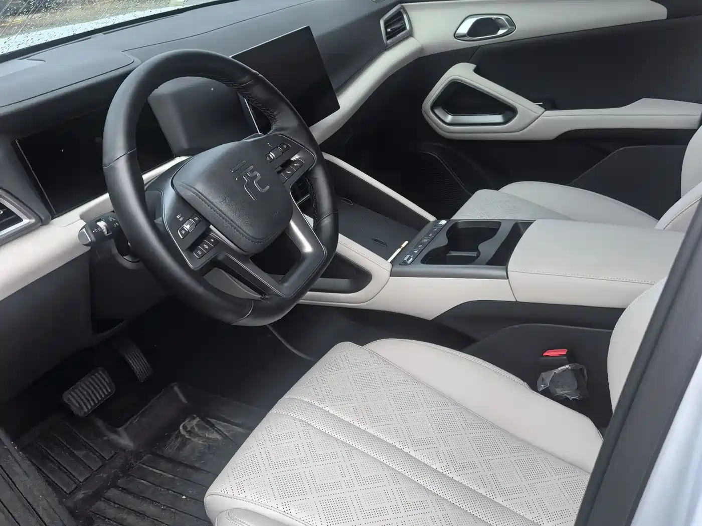 BYD Yuan UP 2025 Model 301KM Navigator фото 3