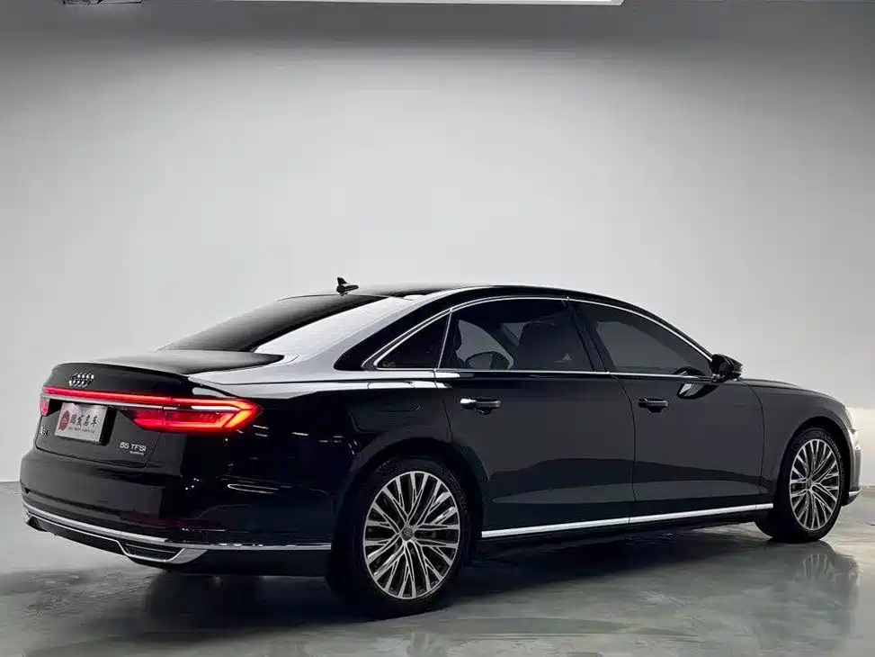 Фото 20 - Audi A8