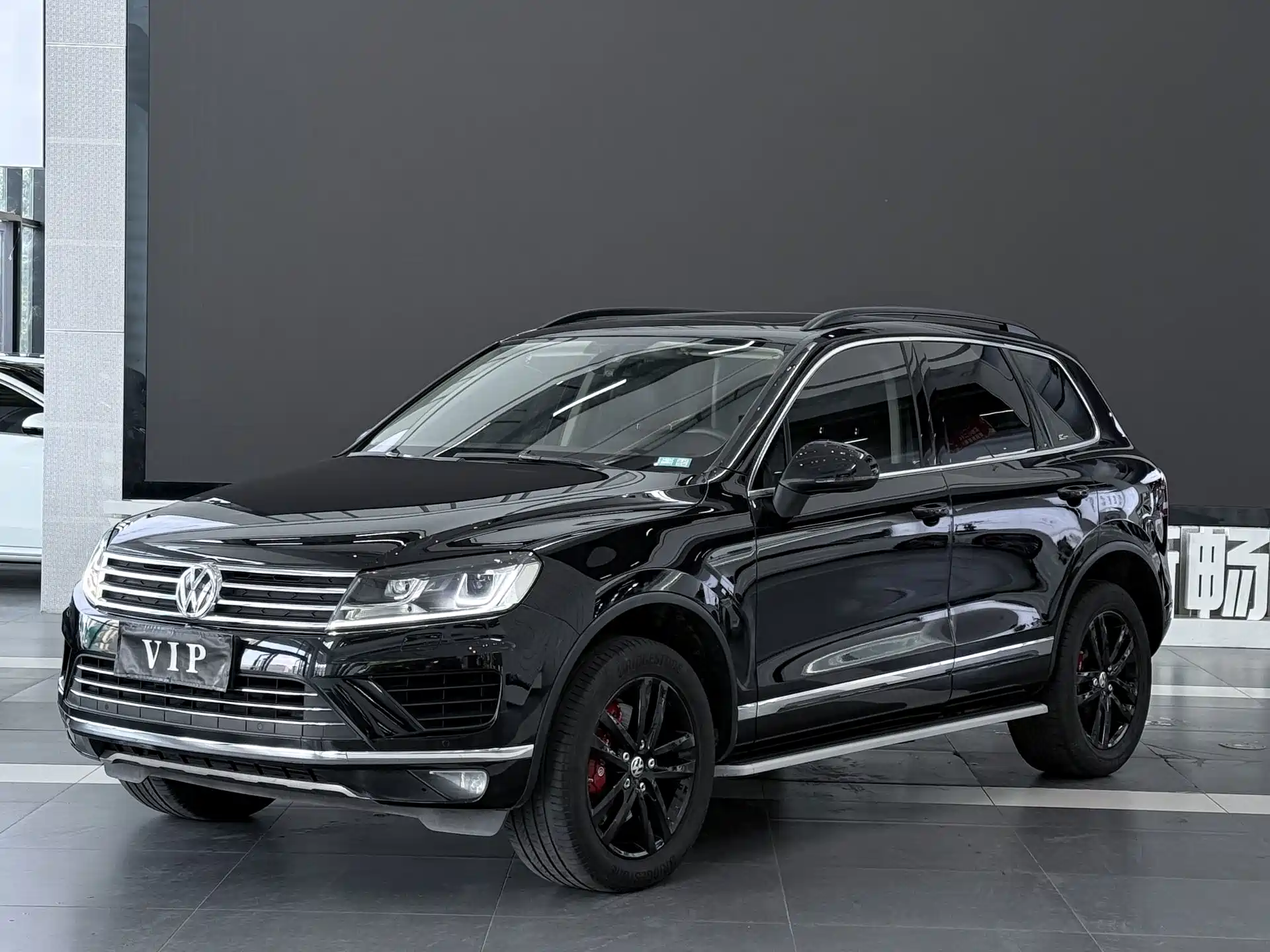 Фото 1 - Volkswagen Touareg