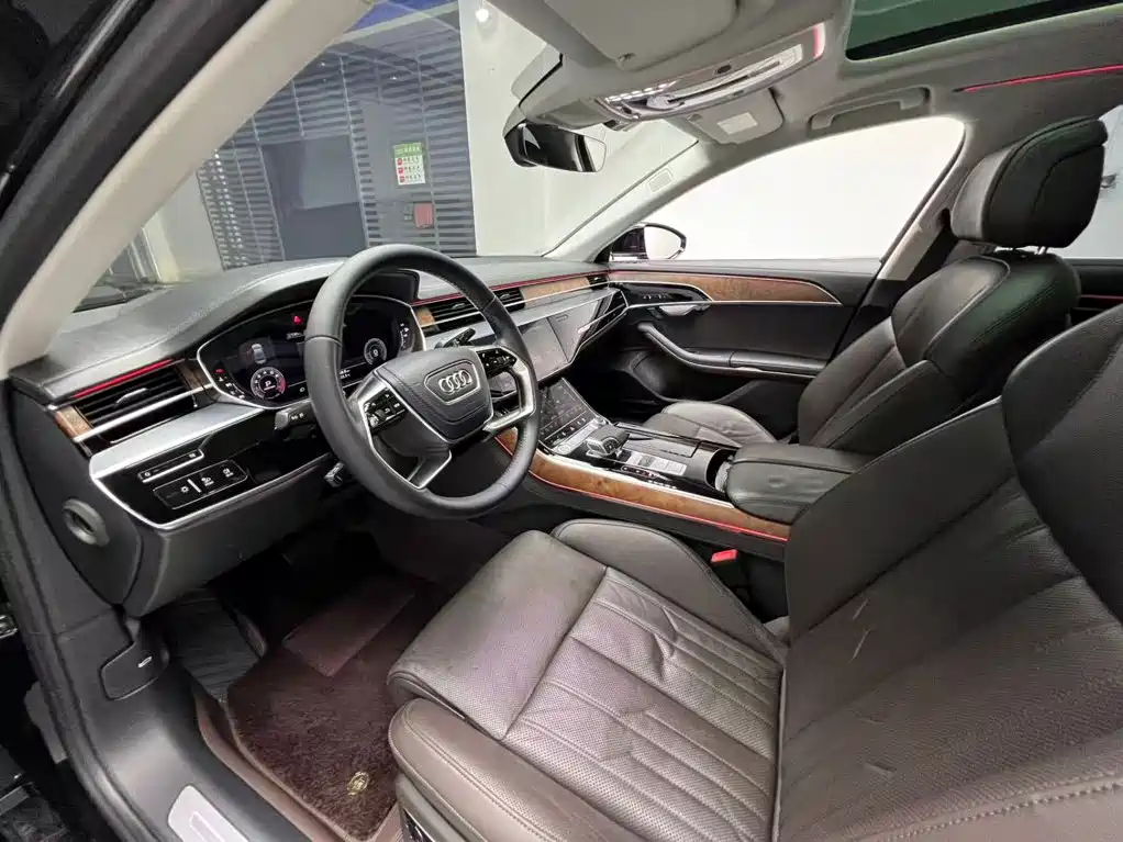 Фото 3 - Audi A8