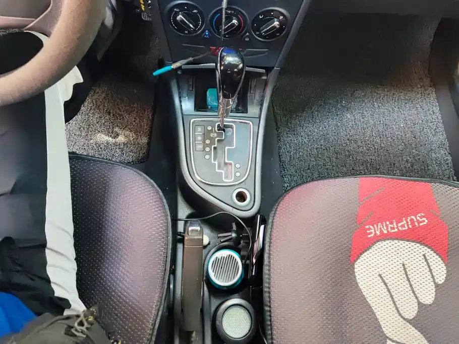 Dongfeng Aeolus Dongfeng Fengshen S30 2014 2012 1.6L Automatic Elegance Edition