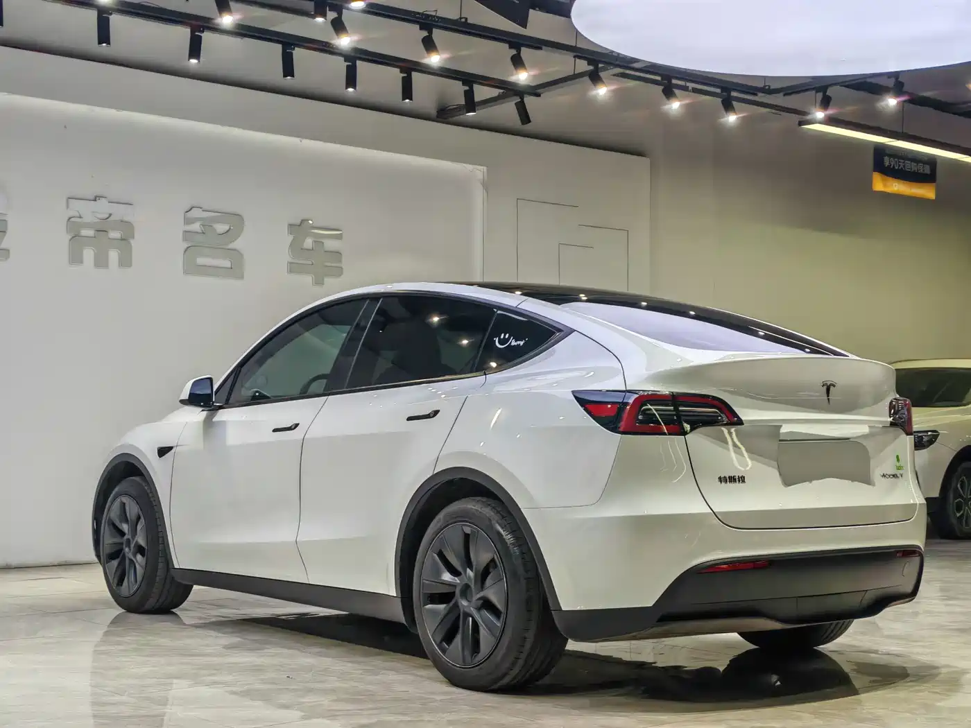 TESLA MODEL Y