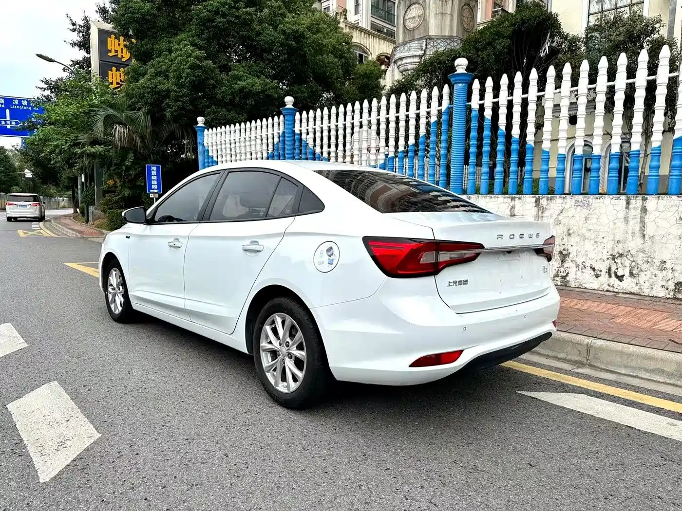 Фото 9 - Roewe i5