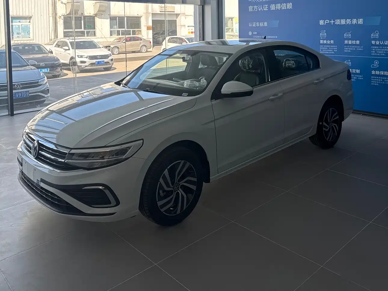 VOLKSWAGEN BORA